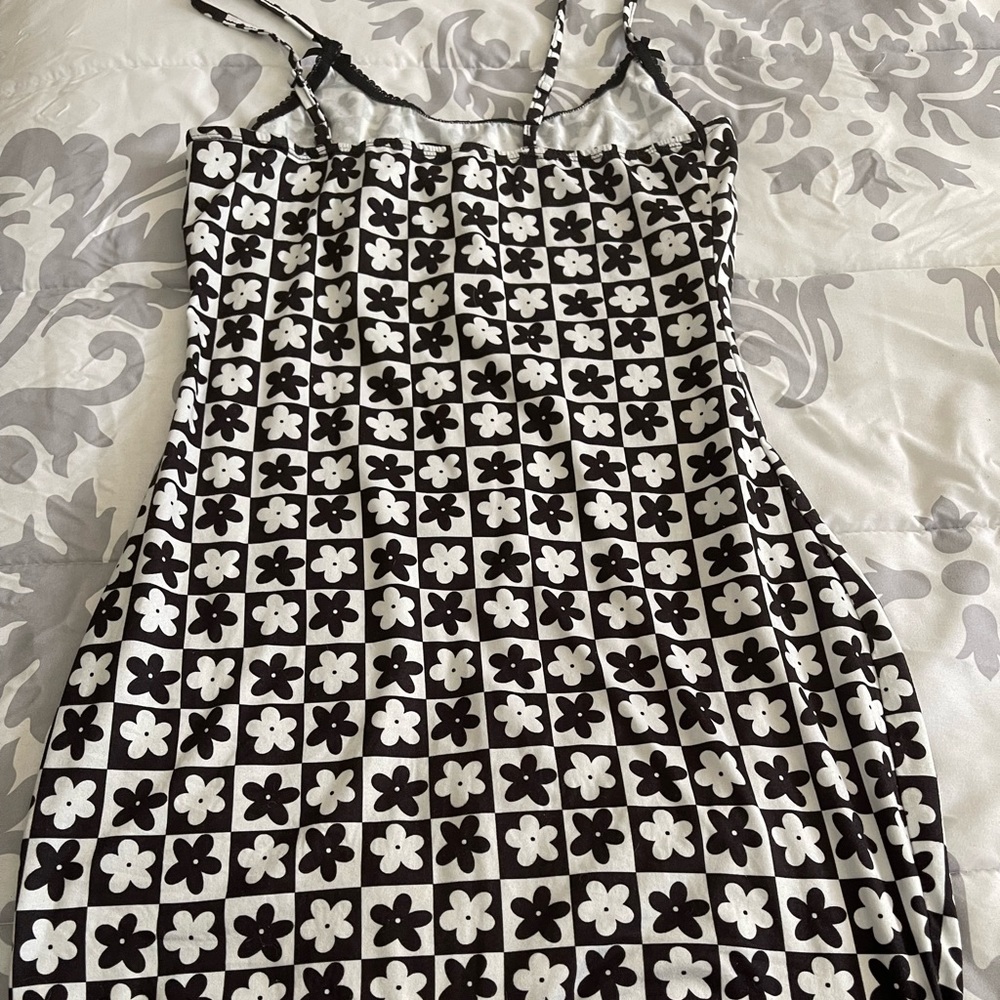 Vestido blanco y negro